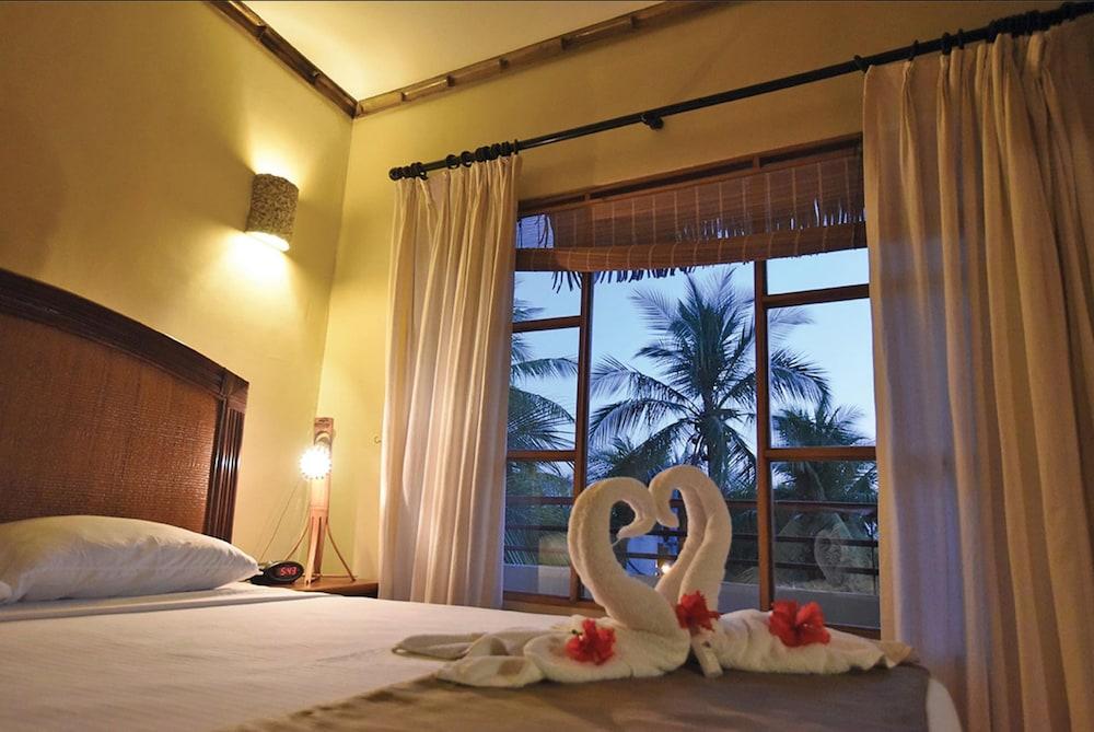 Hotel Canciones Del Mar - Beachfront Jaco Exterior photo