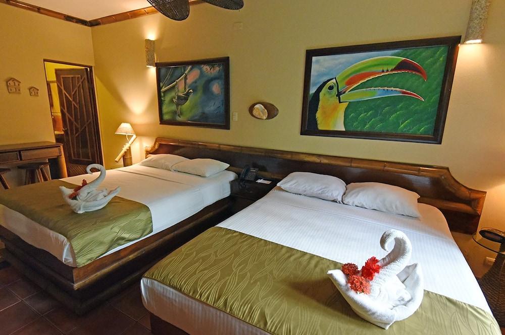 Hotel Canciones Del Mar - Beachfront Jaco Exterior photo